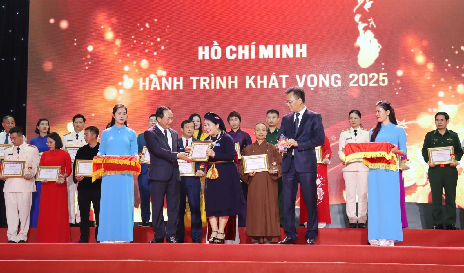 Lan tỏa tinh thần học và làm theo Bác tại chương trình giao lưu các điển hình tiêu biểu khu vực phía Bắc năm 2025