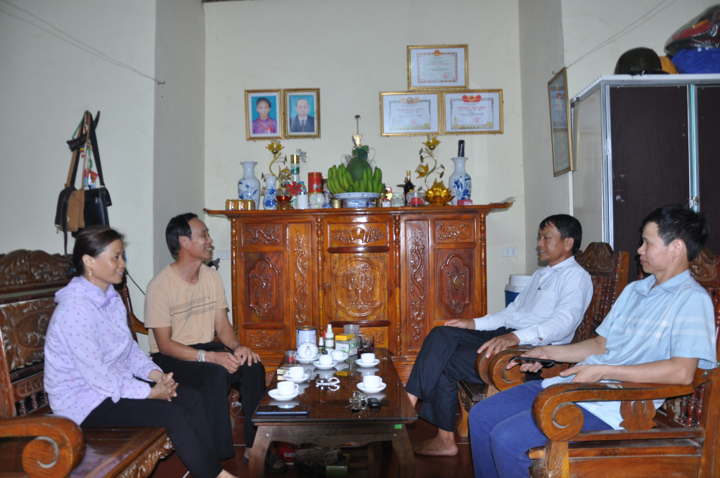 Phân công đảng viên phụ trách hộ gia đình nơi cư trú ở Đảng bộ xã Nguyễn Trãi