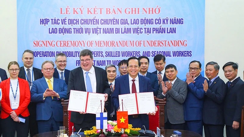 Việt Nam-Phần Lan ký hợp tác về dịch chuyển chuyên gia, lao động có kỹ năng nghề, lao động thời vụ