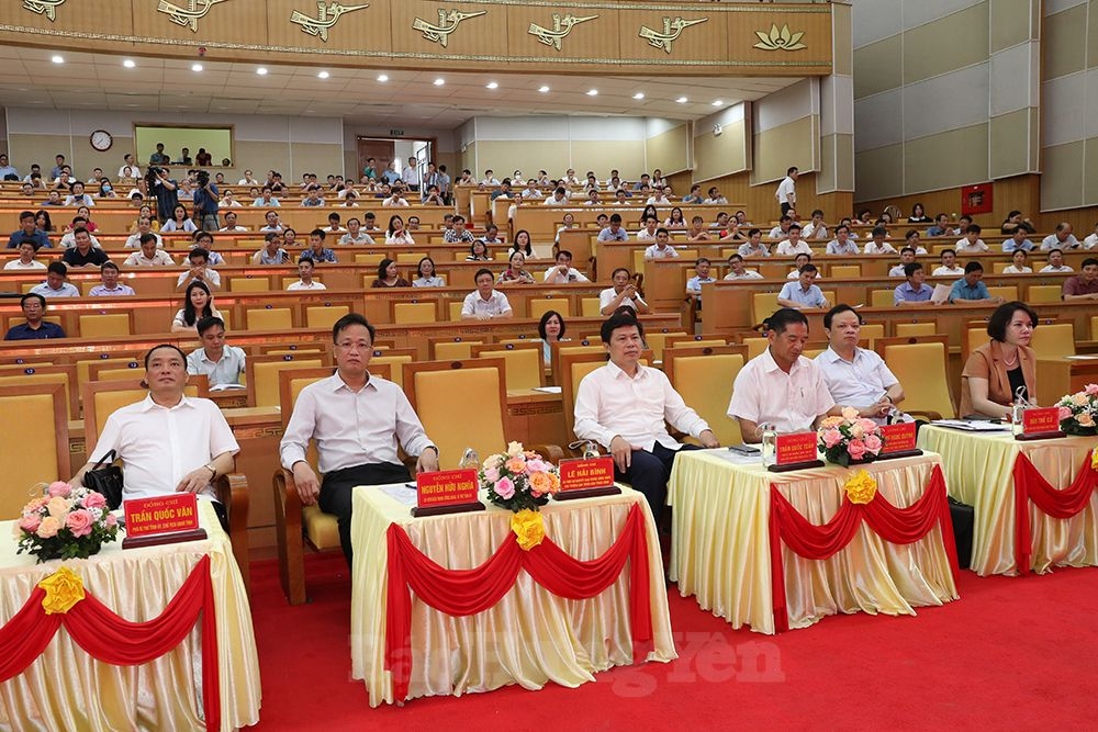 Thông báo kết quả Hội nghị BCH Trung ương Đảng giữa nhiệm kỳ khóa XIII; học tập, quán triệt, phổ biến nghị quyết, chỉ thị, kết luận, quy định của Đảng và thông tin tình hình thời sự trong nước, quốc t