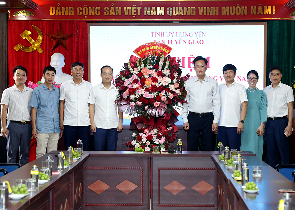 Bí thư Tỉnh ủy Nguyễn Hữu Nghĩa chúc mừng Ban Tuyên giáo Tỉnh ủy nhân kỷ niệm Ngày Báo chí Cách mạng Việt Nam 21/6