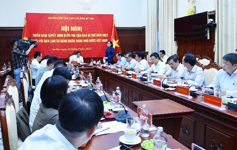 Giải quyết mối quan hệ giữa ban cán sự đảng với tổ chức đảng trong các bộ, ngành để nâng cao hiệu quả lãnh đạo của Đảng