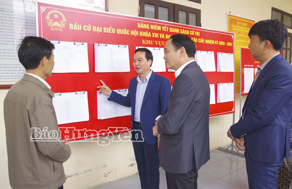 Đồng chí Phó Chủ tịch HĐND tỉnh Vũ Ngọc Trì kiểm tra công tác chuẩn bị bầu cử tại một số phường, xã