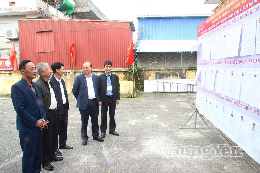 Đồng chí Phó Chủ tịch HĐND tỉnh kiểm tra công tác chuẩn bị bầu cử tại các địa phương