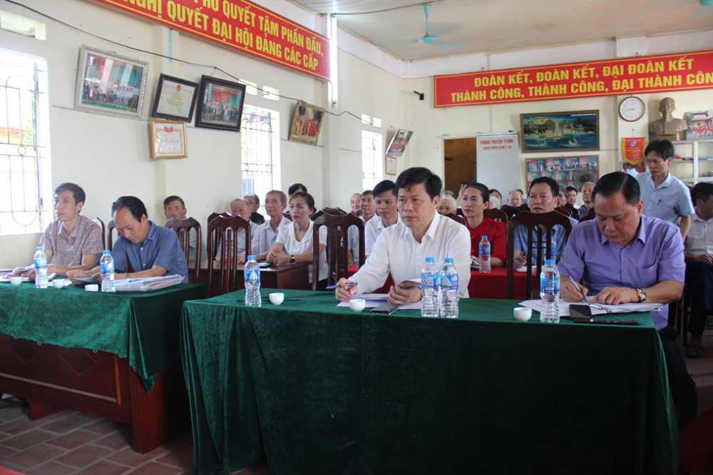 Đồng chí Trần Quốc Toản, Phó Bí thư Thường trực Tỉnh ủy, Chủ tịch HĐND tỉnh dự sinh hoạt chi bộ khu phố Phủ