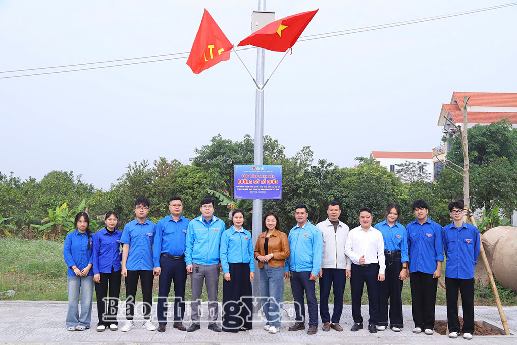 Khánh thành Công trình “Đường cờ Tổ quốc” tại xã Việt Tiến