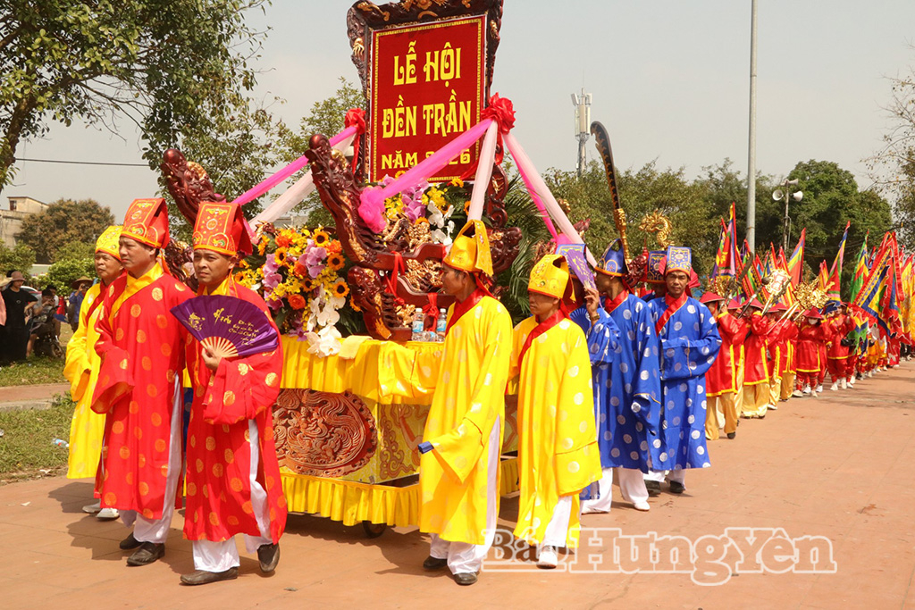 Hơn 2.000 người tham gia lễ rước nước Lễ hội đền Trần tỉnh Hưng Yên 