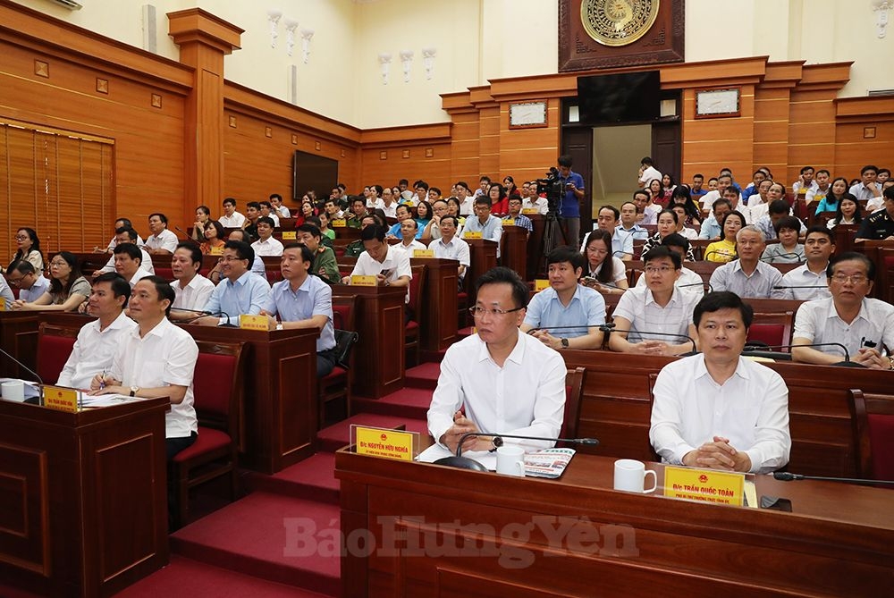 Tổng kết đợt thi đua đặc biệt chào mừng kỷ niệm 75 năm Ngày Chủ tịch Hồ Chí Minh ra Lời kêu gọi thi đua ái quốc; biểu dương điển hình tiên tiến trong các phong trào thi đua yêu nước tỉnh Hưng Yên
