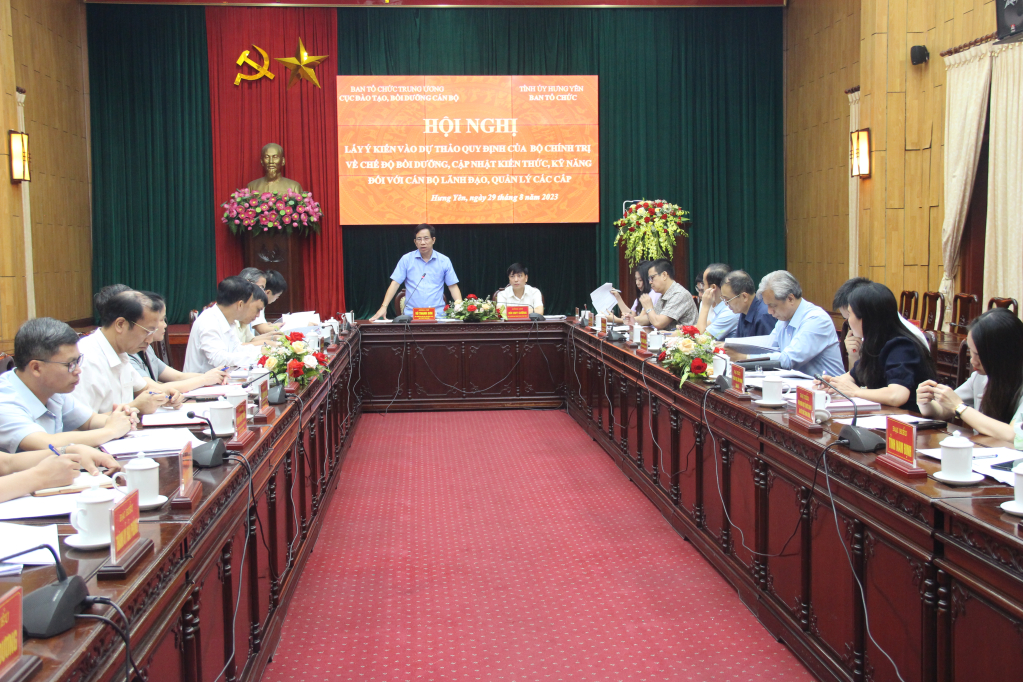 Lấy ý kiến vào dự thảo Quy định của Bộ Chính trị về chế độ bồi dưỡng, cập nhật kiến thức, kỹ năng đối với cán bộ lãnh đạo, quản lý các cấp