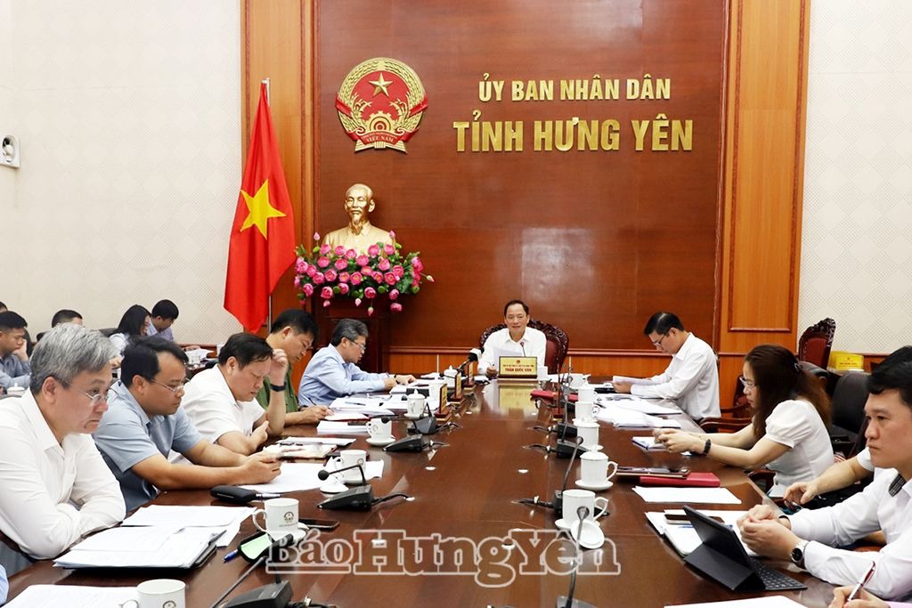 Ban Thường vụ Đảng ủy UBND tỉnh và thành viên UBND tỉnh họp xem xét, cho ý kiến về một số báo cáo