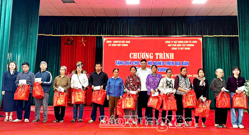 Xã Triệu Việt Vương: Trao quà cho 100% hộ nghèo