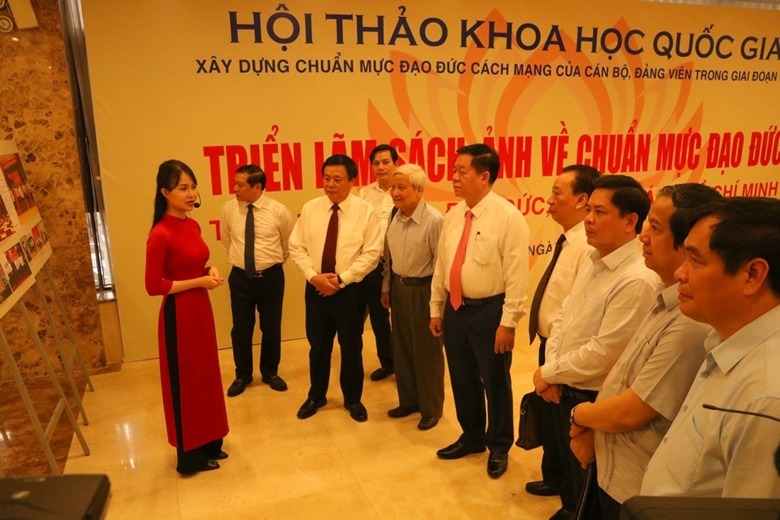Bổ sung, hoàn thiện các chuẩn mực đạo đức cách mạng của cán bộ, đảng viên phù hợp với giai đoạn mới