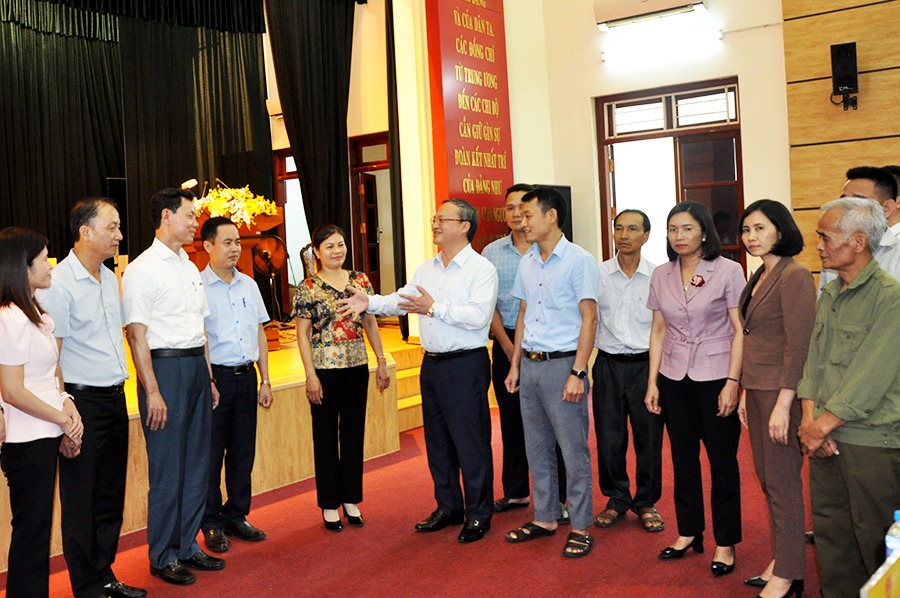 Đoàn đại biểu Quốc hội tỉnh tiếp xúc cử tri huyện Yên Mỹ