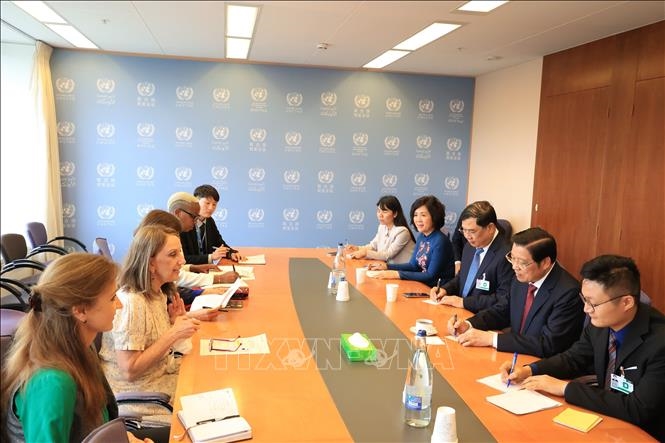 Đồng chí Phan Đình Trạc thăm và làm việc tại Thụy Sỹ