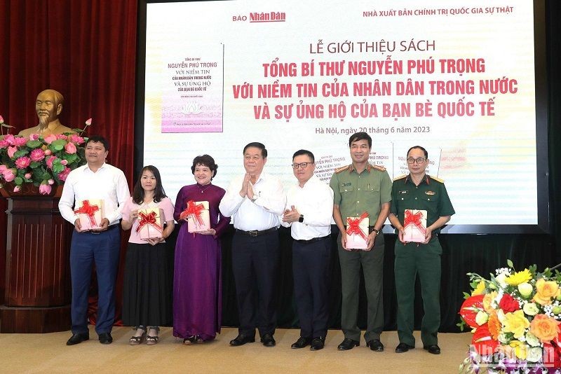 Ra mắt cuốn sách “Tổng Bí thư Nguyễn Phú Trọng với niềm tin của nhân dân trong nước và sự ủng hộ của bạn bè quốc tế”