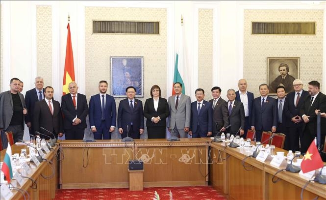 Chủ tịch Quốc hội Vương Đình Huệ tiếp Chủ tịch Đảng Xã hội Bulgaria